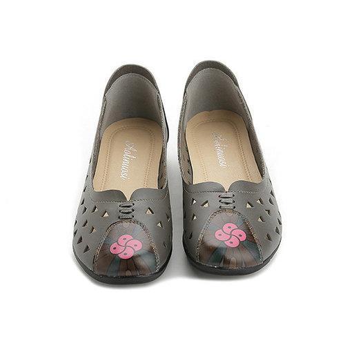 SOCOFY Pattern Hollow Out Breathable Leather Soft Loafers
