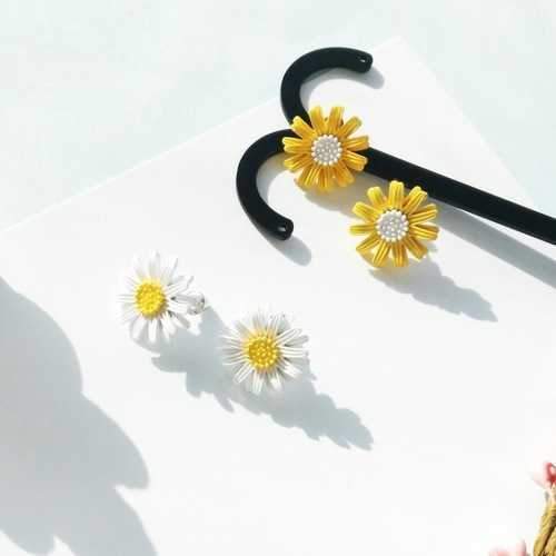 Daisy Flower Stud Earrings Fashion Yellow White Earrings